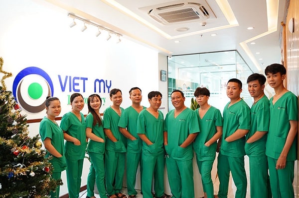 Đội ngũ bác sĩ và nhân viên tại nha khoa Việt Mỹ